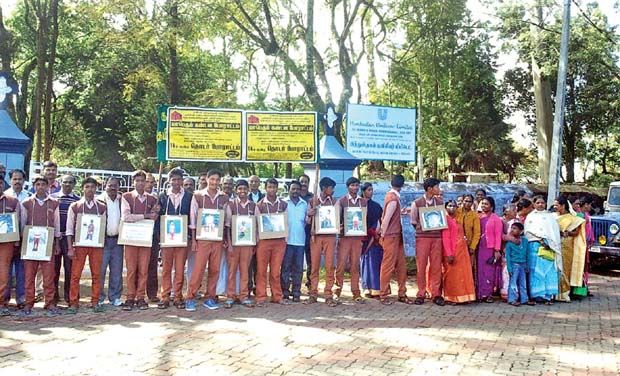 Locals protest in front of of thermometer factory, which is accused of mercury poisoning, in Kodaikanal. Protesters are seen displaying the photos of people dying due to alleged mercury exposure (Photo: DC)